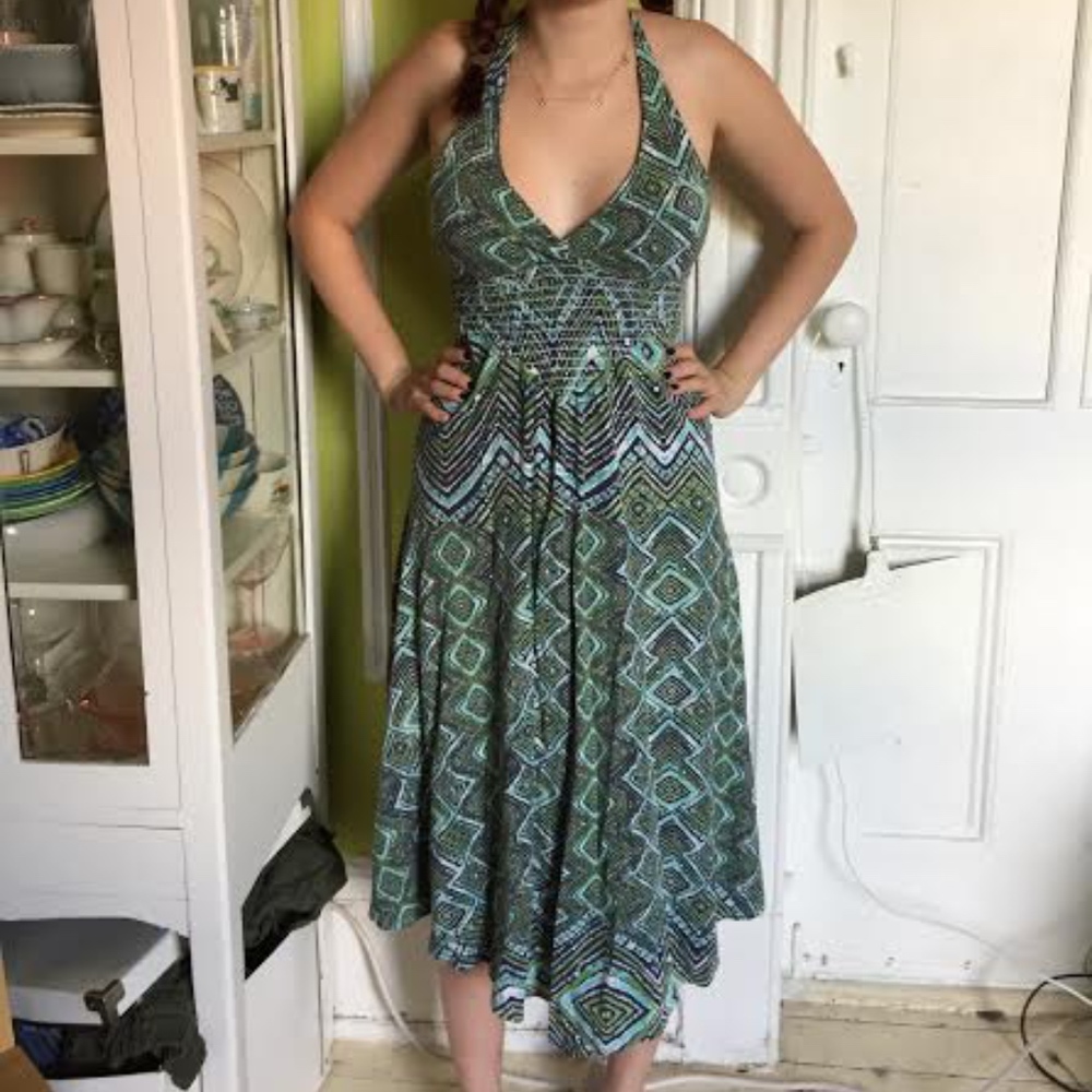 FLOWY SUMMER HALTER DRESS